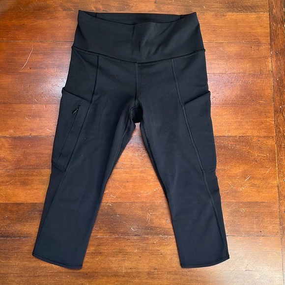 Like New Athleta Up For Anything Crop Pant in Black - Picture 9 of 10